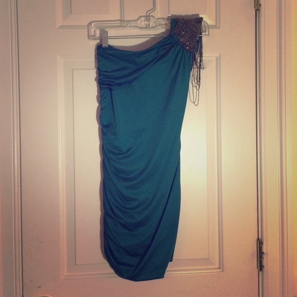 Arden B. Form fitted green dress