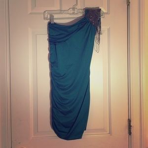 Arden B. Form fitted green dress