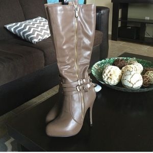 Gorgeous taupe boots.