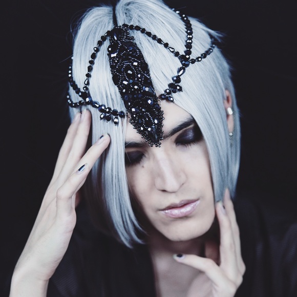 Hot Topic Accessories - Silver Grey Center Part Cosplay Wig Straight Hair Hot Topic Accessories - Silver Grey Center Part Cosplay Wig Straight Hair