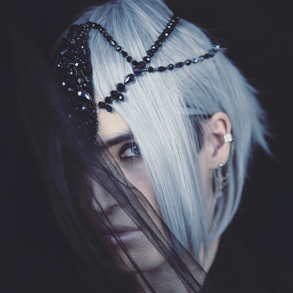 Hot Topic Accessories - Silver Grey Center Part Cosplay Wig Straight Hair Hot Topic Accessories - Silver Grey Center Part Cosplay Wig Straight Hair