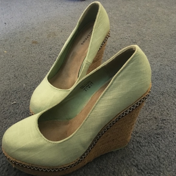 Mint green wedges