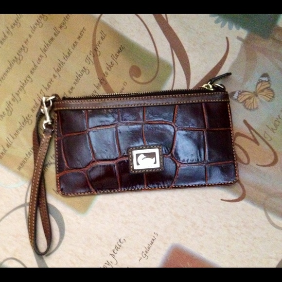 ‼️Last Days‼️🎁Dooney & Burke Croc Wristlet 🎁