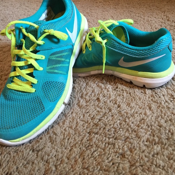 Nike flex shoes