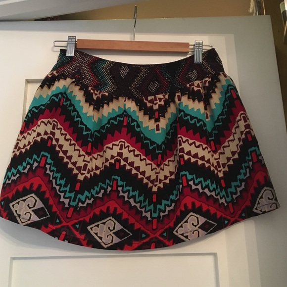 O'Neil mini skirt with cute tribal / Aztec print. - Picture 4 of 4