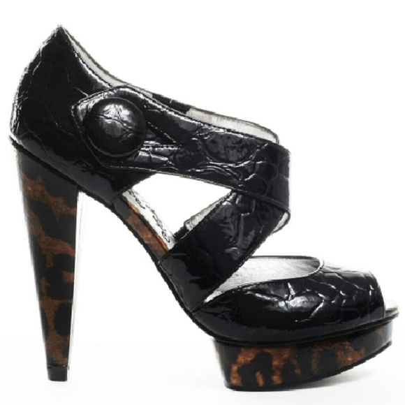 NM platform textured sandals