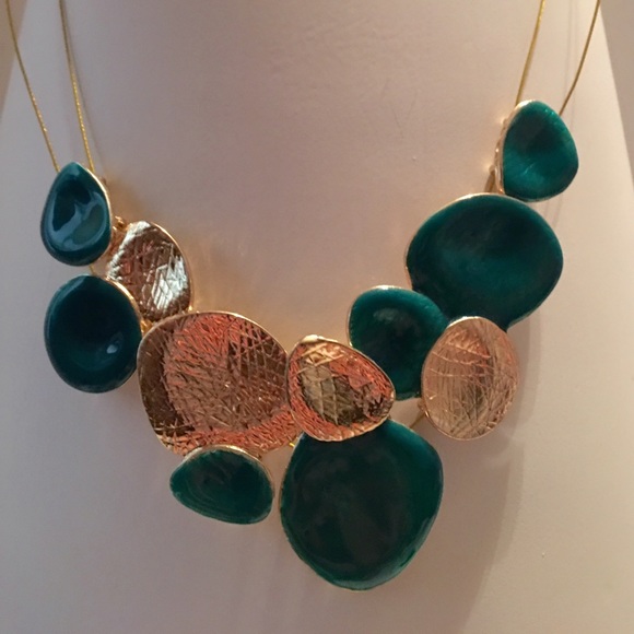 Jewelry - Green and Gold Necklace