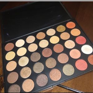 Morphe 35 color shimmer palette