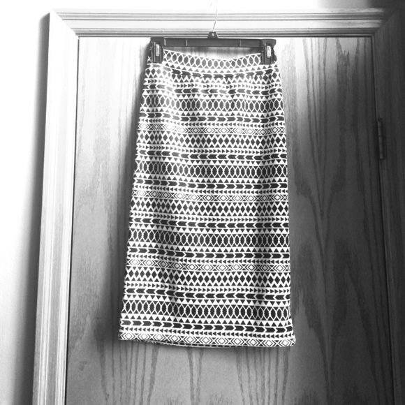 Renee C Black and White Pencil Skirt