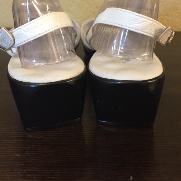 Walking Cradles White Leather Slide Sandals - Picture 2 of 4