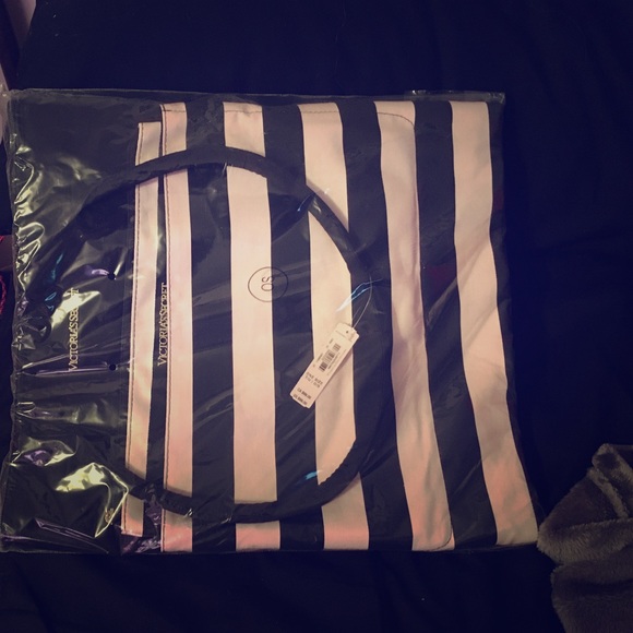 Victoria Secret Weekender Bag. Never opened