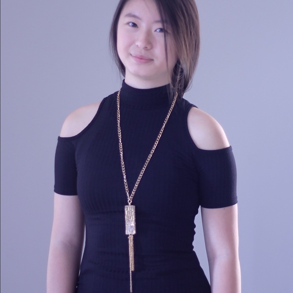 Black cut out shoulder top - Picture 2 of 4