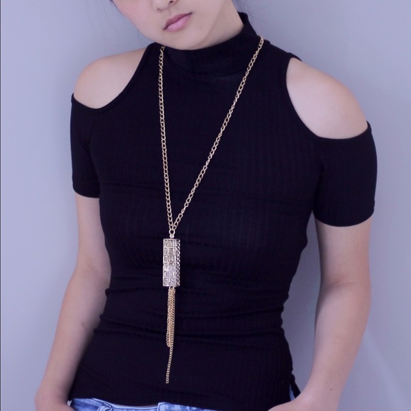 Black cut out shoulder top - Picture 3 of 4