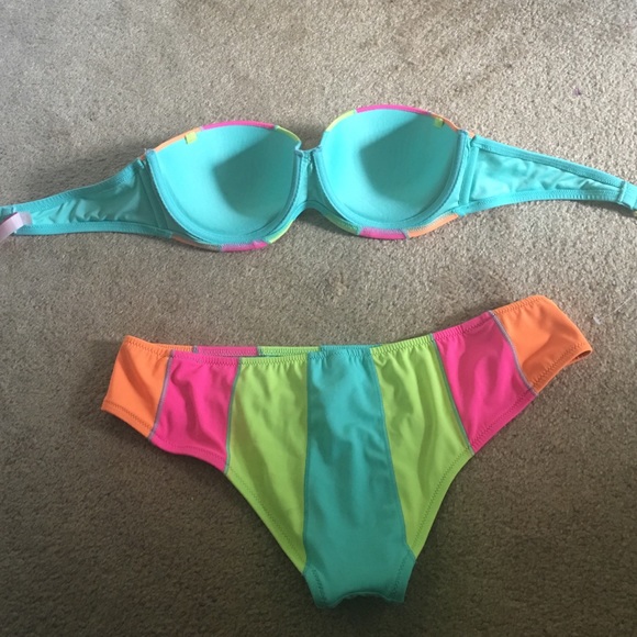 Victoria's Secret 2 Piece Bathing Suit - Picture 2 of 4