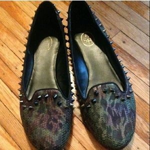 Ash camouflage studded flats