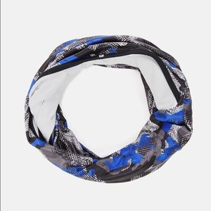 Fabletics Eclipse Infinity Scarf