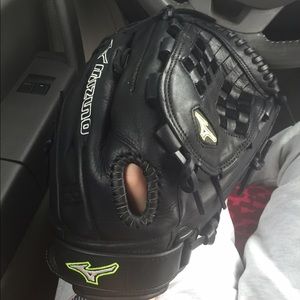 12.5 fastpitch glove