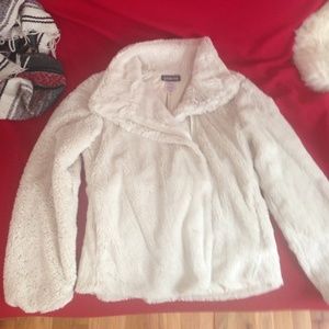 Patagonia white pelage fleece