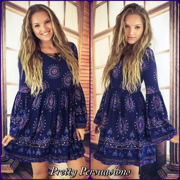 SOLD OUT ‼️ Medallion Mixed Bell Sleeve Dress - Picture 2 of 4