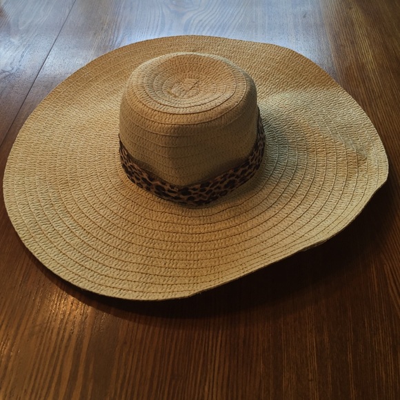 Floppy hat! Cheetah print