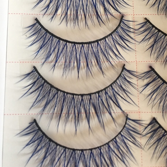 BLUE LASHES - Picture 2 of 3