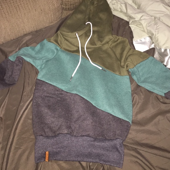 2 sweatshirts
