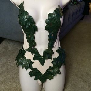 Backless sexy poison ivy costume