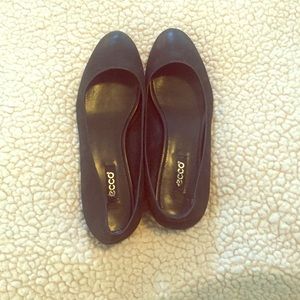 Ecco black matte leather ballet flats.