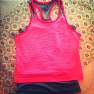 A 2-layered sports tank