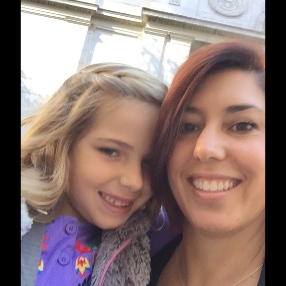 Meet your Posher, Lisa - Picture 2 of 2