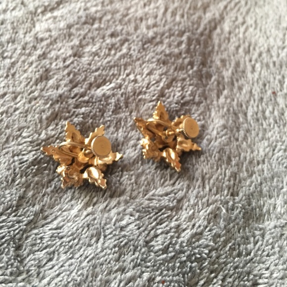 Vintage Floral Jewelry Set - Picture 6 of 7