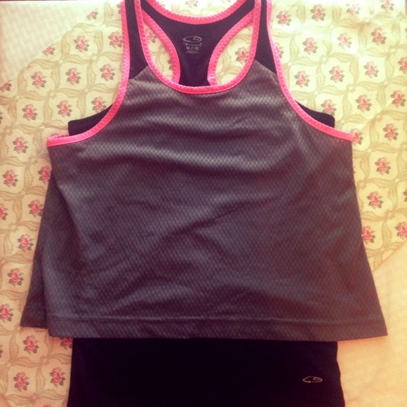 A 2-layered sports tee