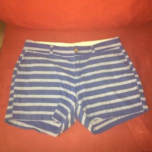 💞Old Navy Stripes Bermuda Shorts size 6 woman💞