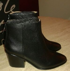 BRAND NEW! Banana Republic Leather bootie