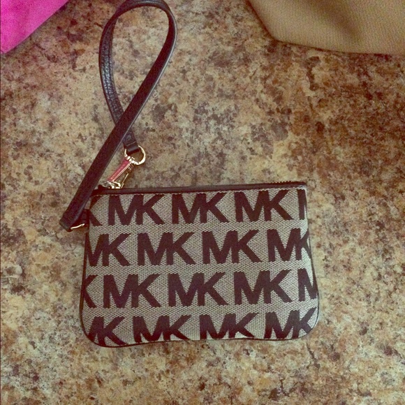 MICHAEL Michael Kors Handbags - Michael Kors wristlet