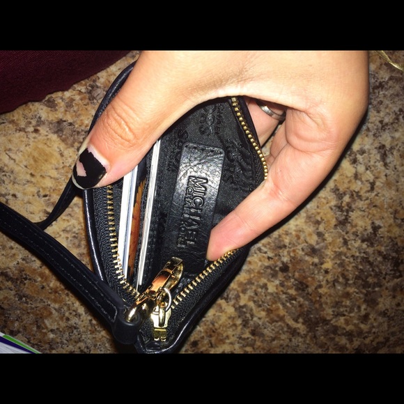 Michael Kors wristlet - Picture 2 of 2