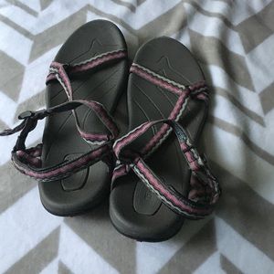 Like New Tevas