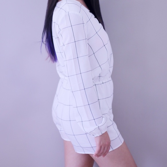 NWT Grid Stripe Romper in longsleeve - Picture 3 of 4