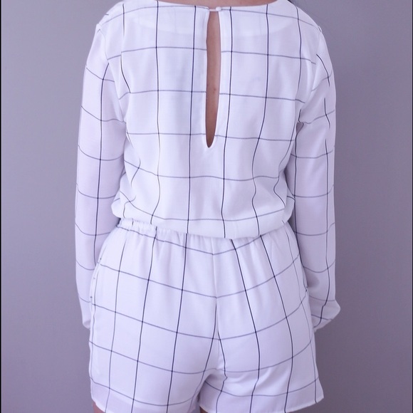 NWT Grid Stripe Romper in longsleeve - Picture 4 of 4