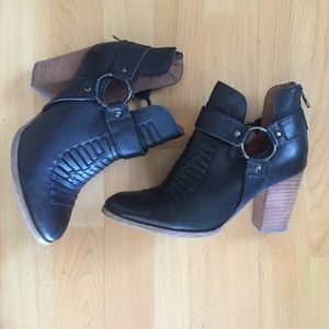 Seychelles leather black booties size 7
