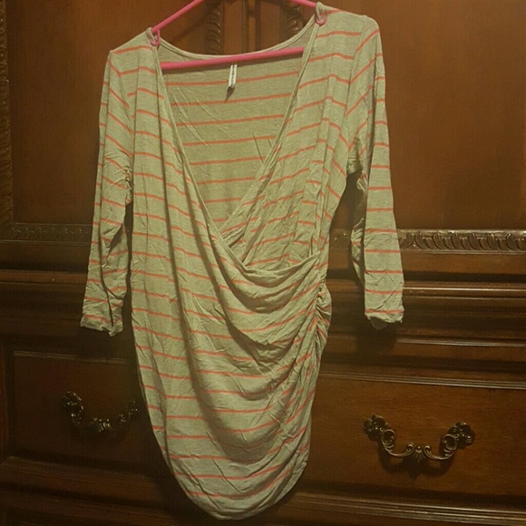 Planet motherhood maternity and nursing top. - Picture 1 of 1