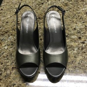 Sling-back peep toe pumps