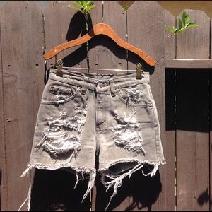 Levi's Destroyed Denim Cutoffs/ Grey/ Small(25-26)