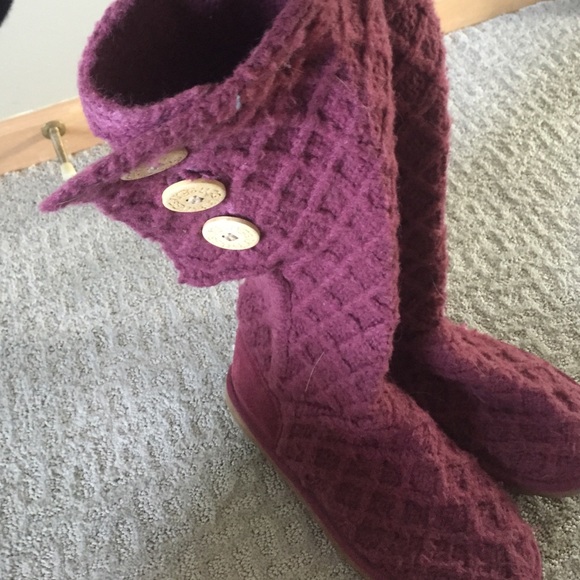 Plum knit uggs!