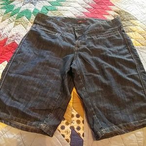 Lee Capri length shorts, GUC, size 16w