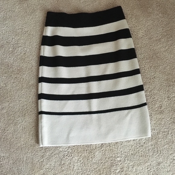 Cream & black striped sweater skirt. Size XS.