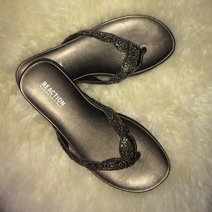 Kenneth Cole 'Reaction' flip flops size 7