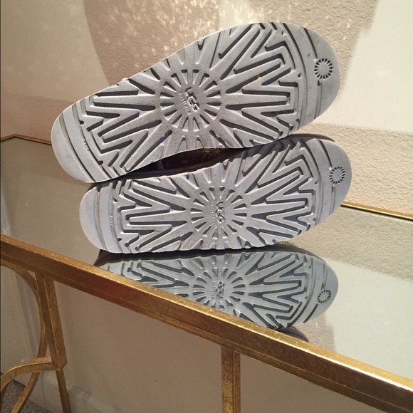 Silver Sequin Uggs - Picture 4 of 4