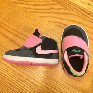 For CHELSEA757 Infant Nike shoes size 2c