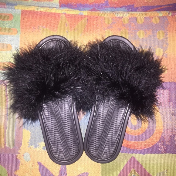 FUR SLIDES😍 - Picture 2 of 3